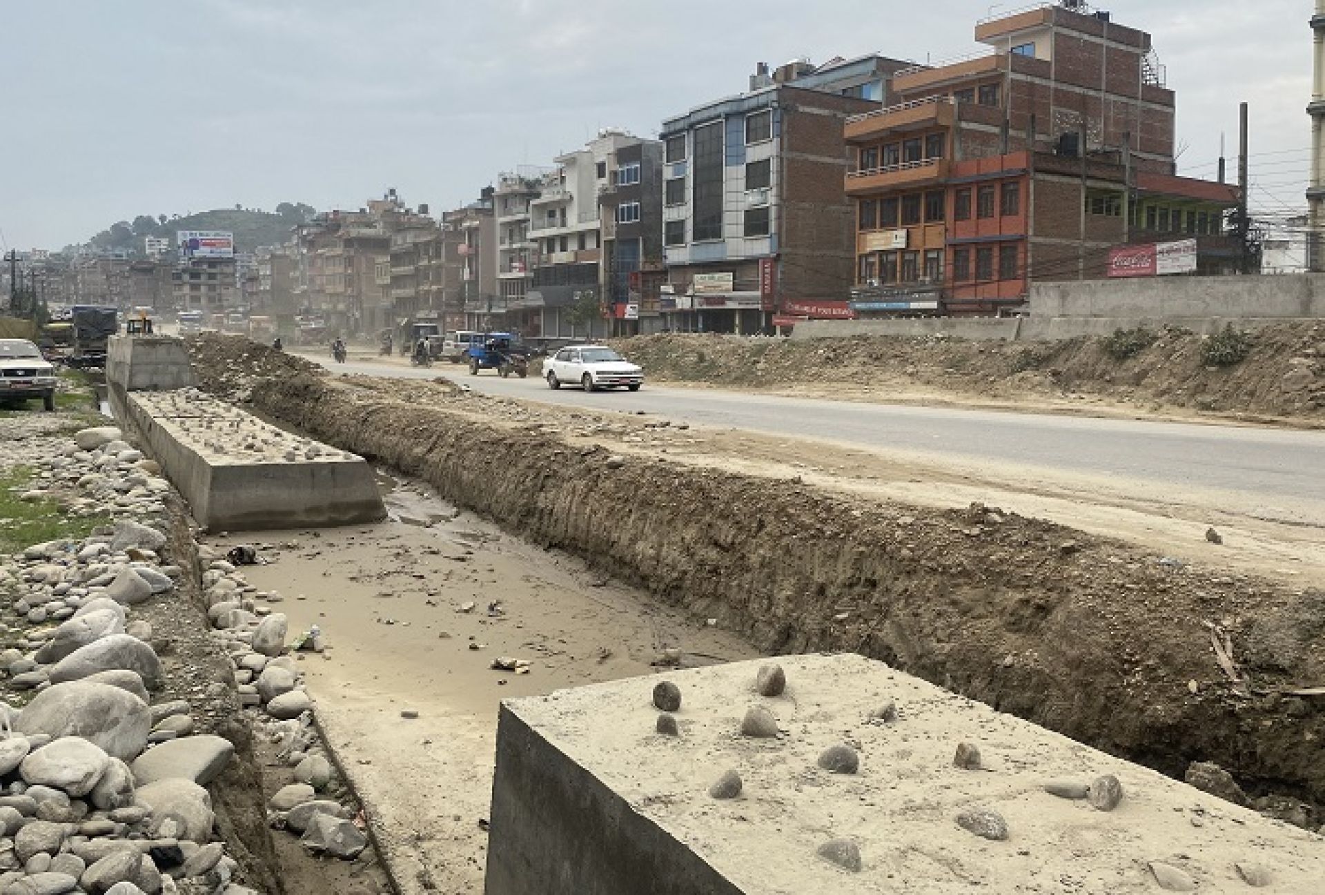अरनिको राजमार्ग बिस्तार: धुलिखेल–साँगा सडकखण्डमा काम रोकियो